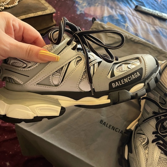 Barely worn silver balenciagas - Picture 2 of 3